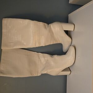 Shoe Dazzle White Croc-Embossed Heeled Boots Size 6.5